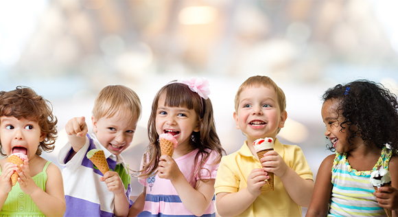 kids eating ice cream